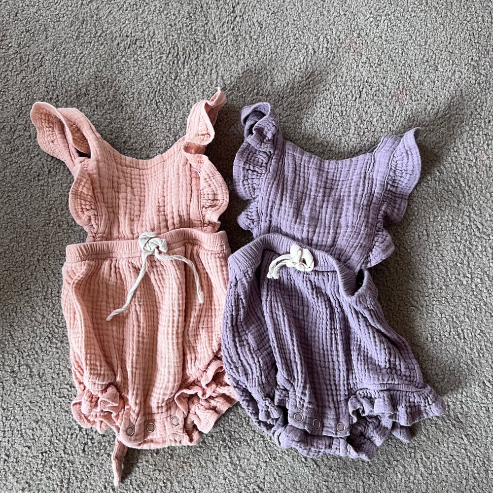 Baby Girl Sleeveless Ruffled Romper size 12-18M
